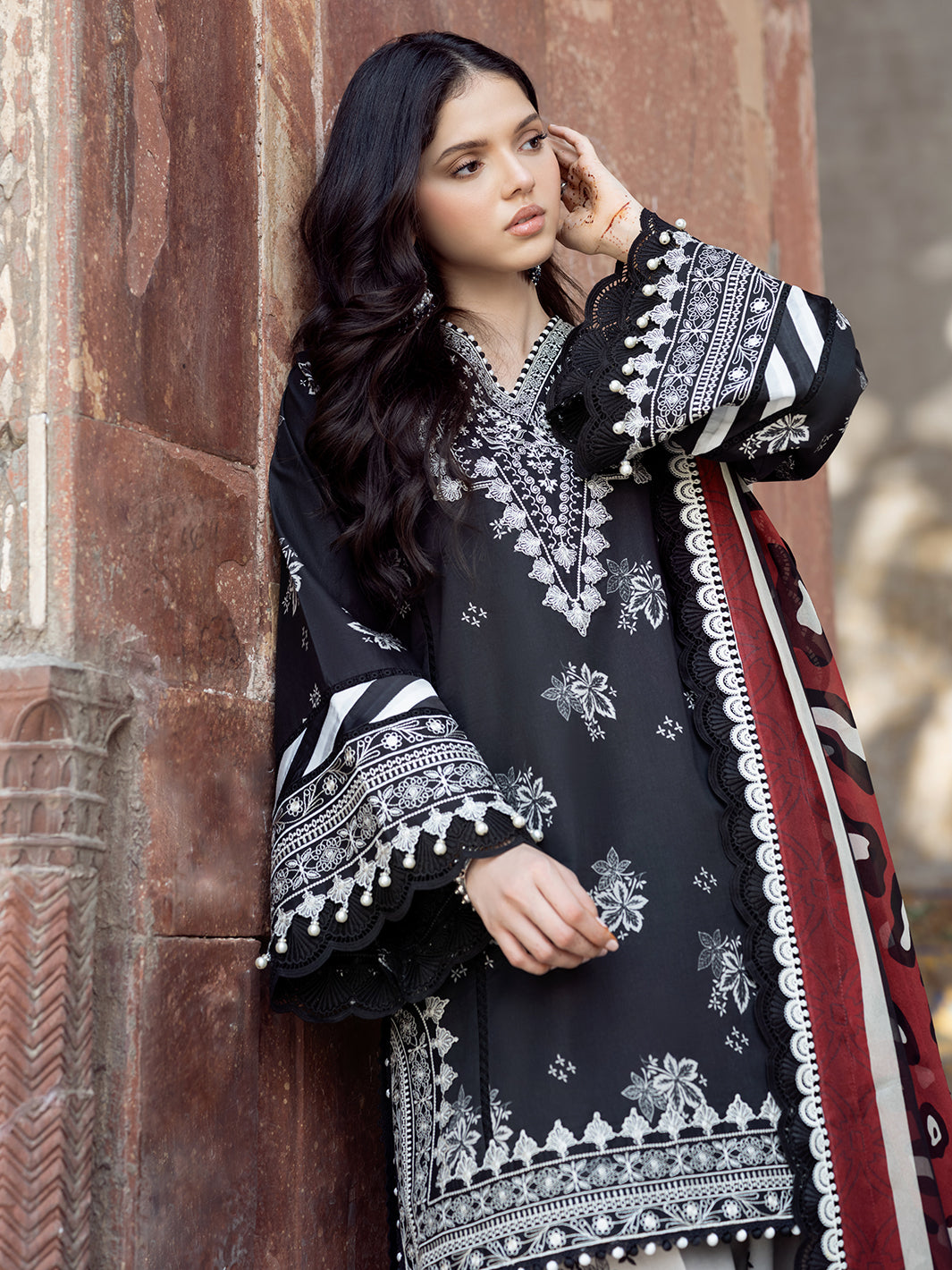 Bin Ilyas | Naqsh Naaz Luxury Lawn 25 | 2088 - A by Bin Ilyas - Designer Dress - Type: Ladies Clothes - Available at Libayah - 100% Original