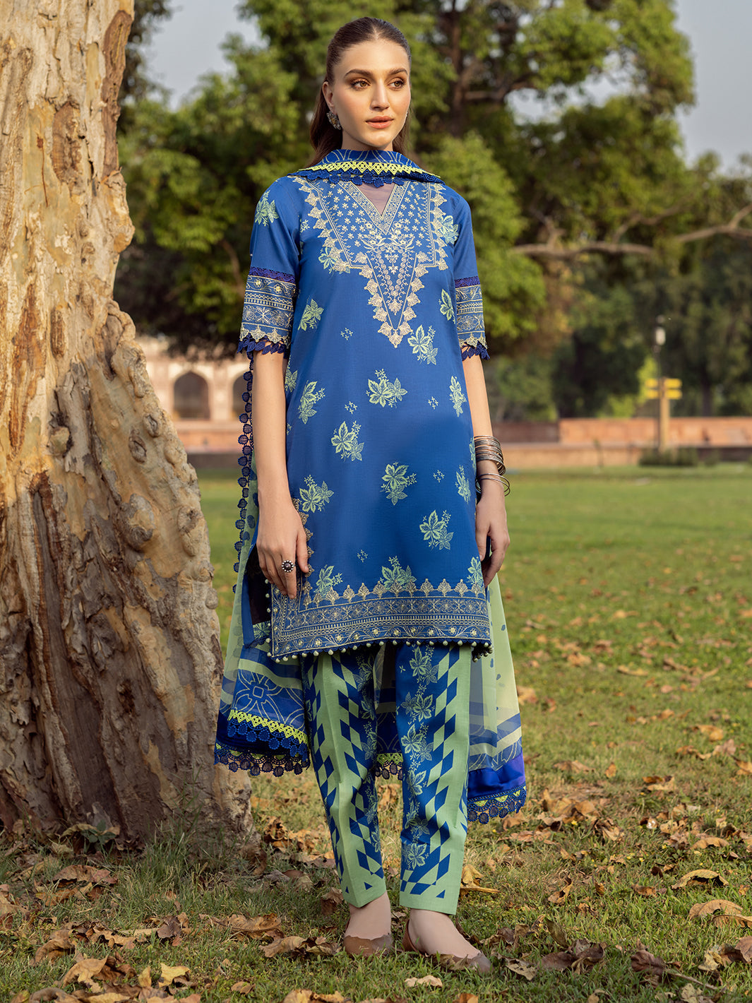 Bin Ilyas | Naqsh Naaz Luxury Lawn 25 | 2088 - B by Bin Ilyas - Designer Dress - Type: Ladies Clothes - Available at Libayah - 100% Original