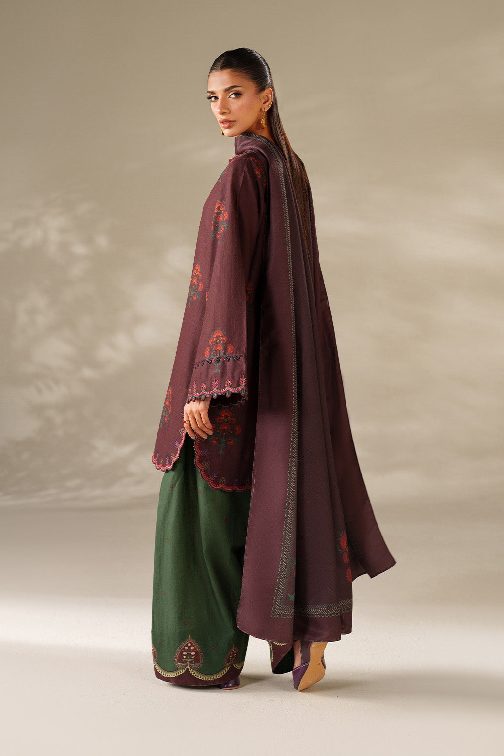 Iznik | Winter Chapter 25 | UE-562 Printed Khaddar by Iznik - Designer Dress - Type : Ladies Clothes - Available at Libayah - 100% Original 