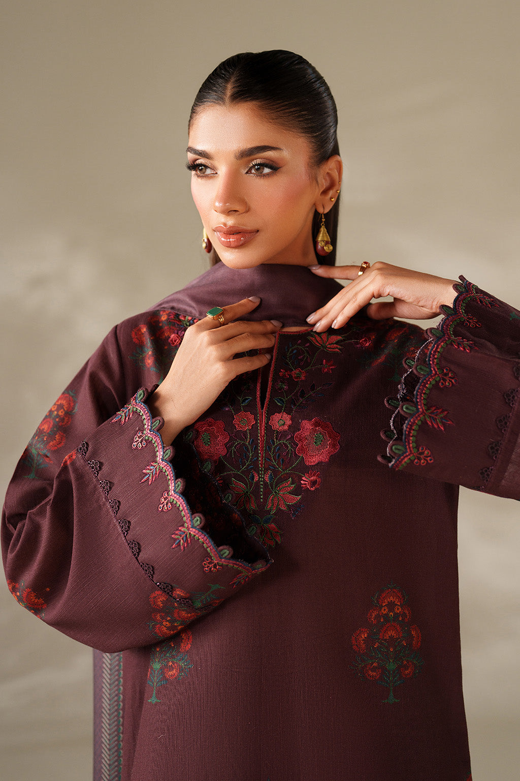 Iznik | Winter Chapter 25 | UE-562 Printed Khaddar by Iznik - Designer Dress - Type : Ladies Clothes - Available at Libayah - 100% Original 