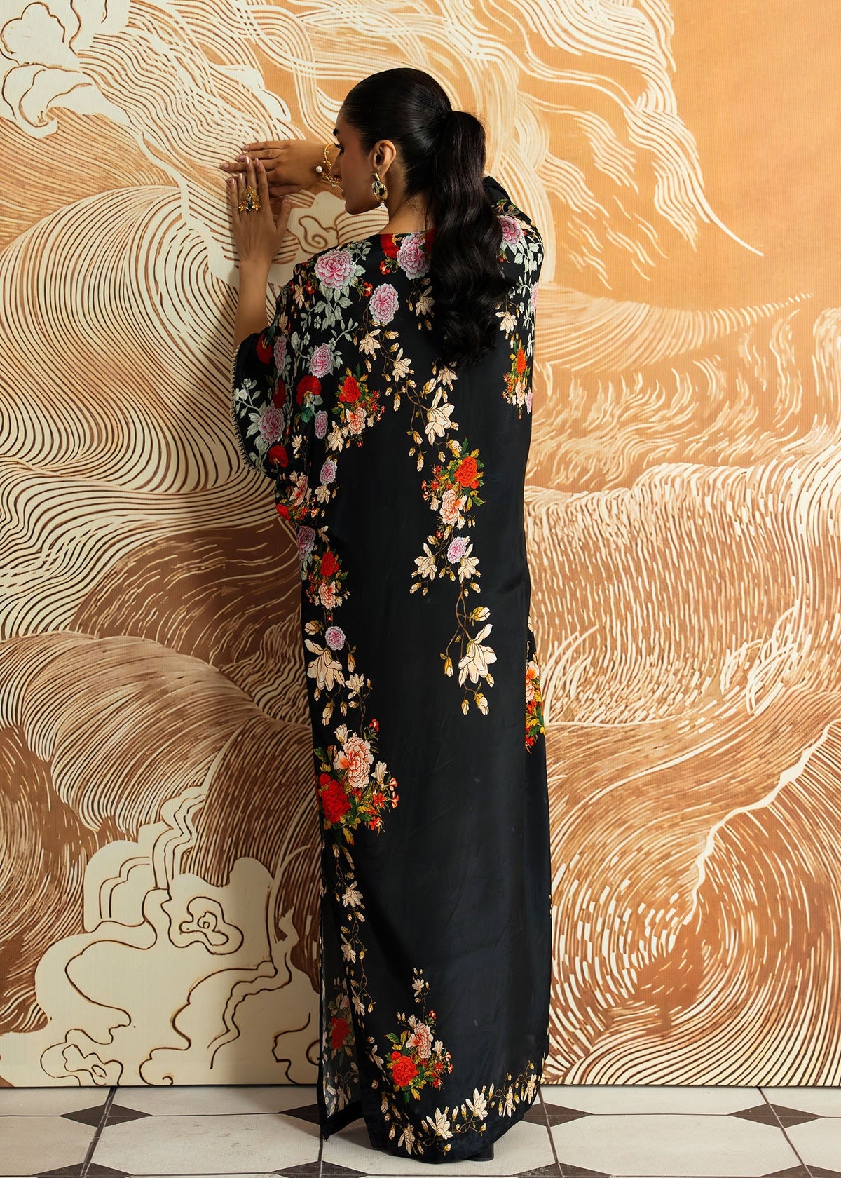 Mahgul | Whispers of Silk | Onyx Garden