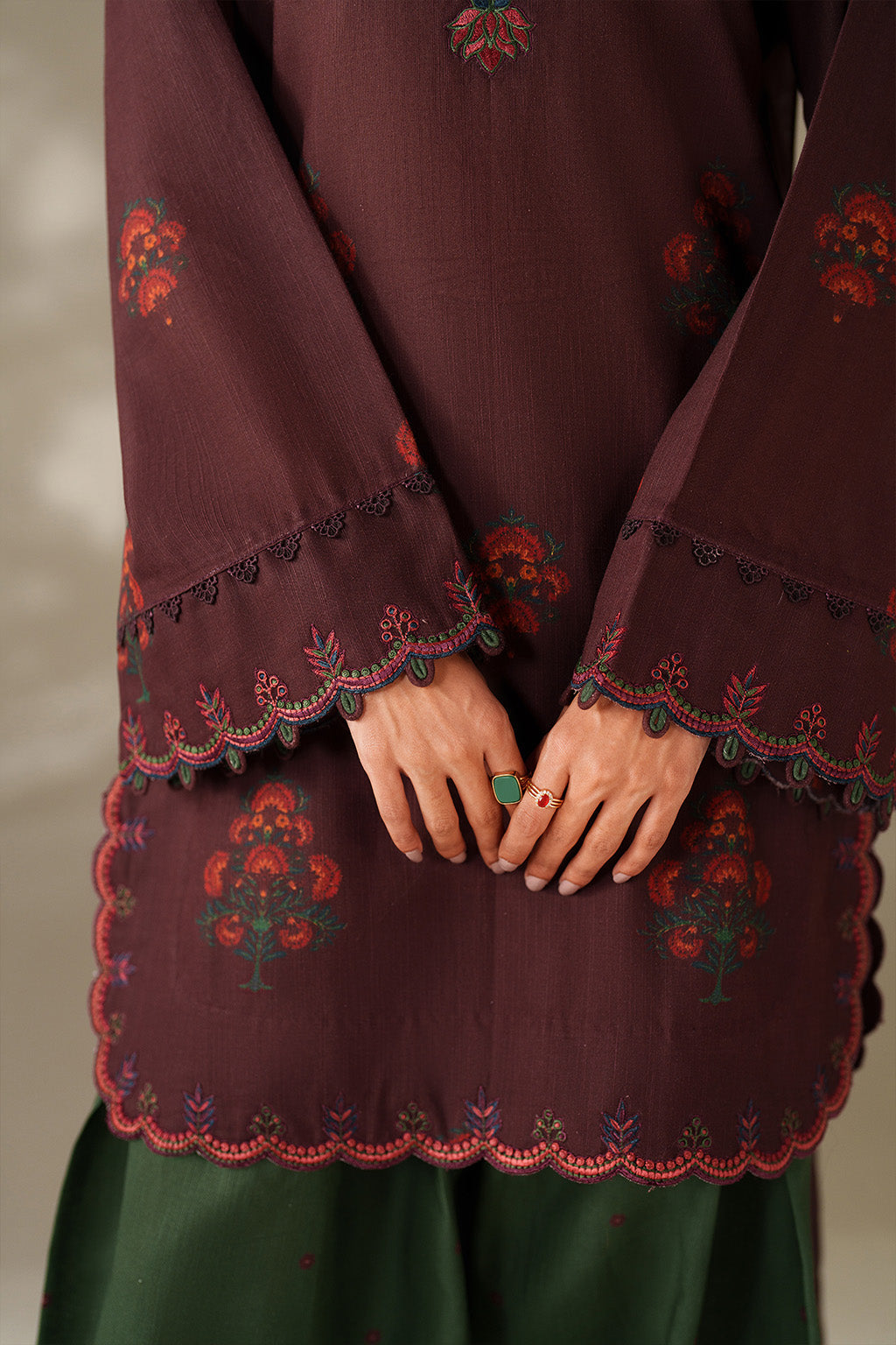 Iznik | Winter Chapter 25 | UE-562 Printed Khaddar by Iznik - Designer Dress - Type : Ladies Clothes - Available at Libayah - 100% Original 