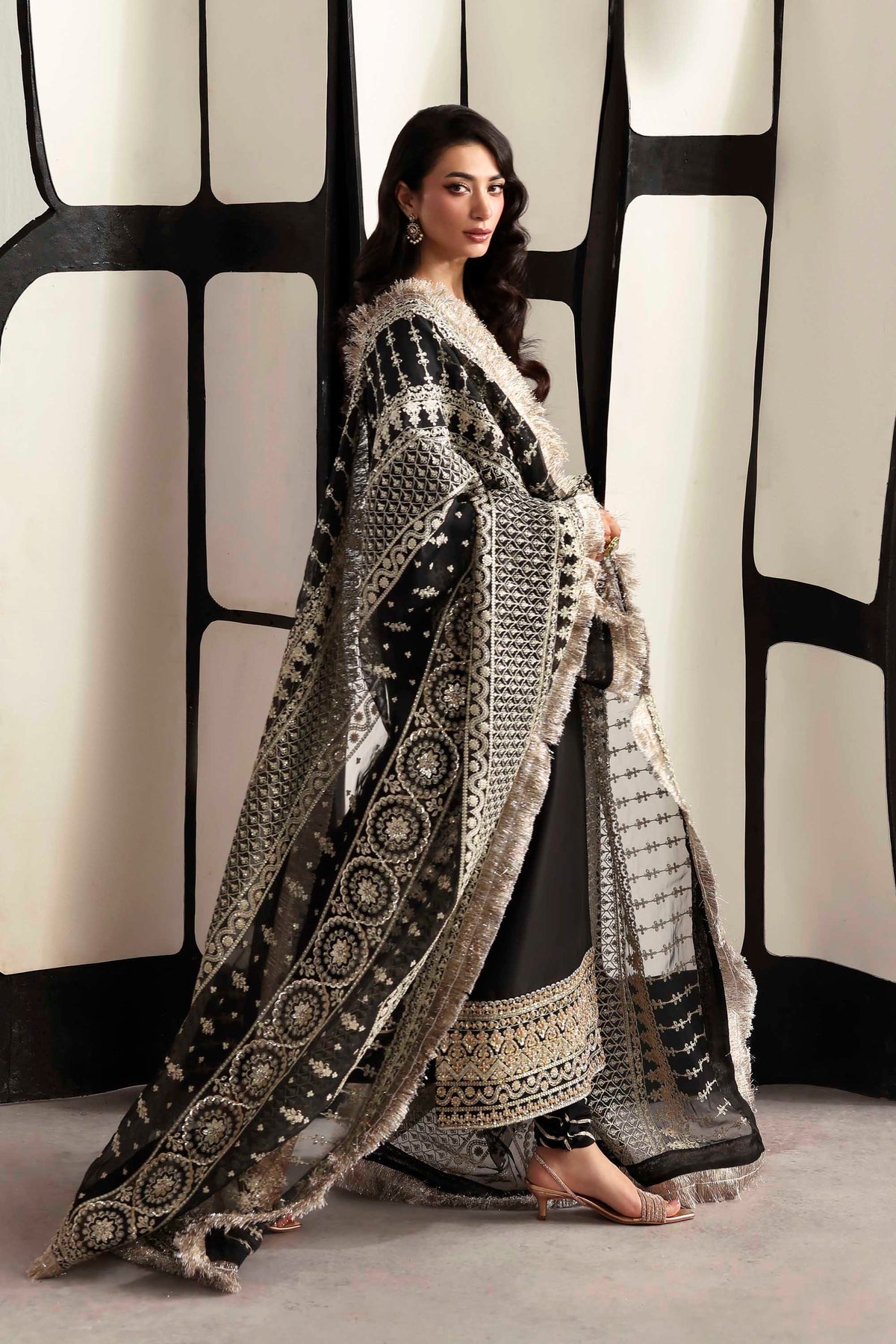 Akbar Aslam | Luxury Formals 25 | Onyx by Akbar Aslam - Designer Dress  - Type : Ladies Clothes - Available at Libayah - 100% Original 