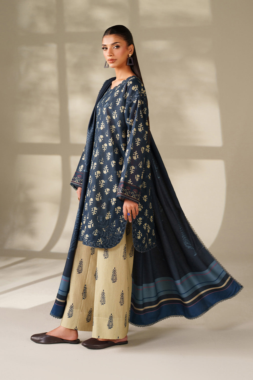 Iznik | Winter Chapter 25 | UE-560 Printed Khaddar by Iznik - Designer Dress - Type : Ladies Clothes - Available at Libayah - 100% Original 