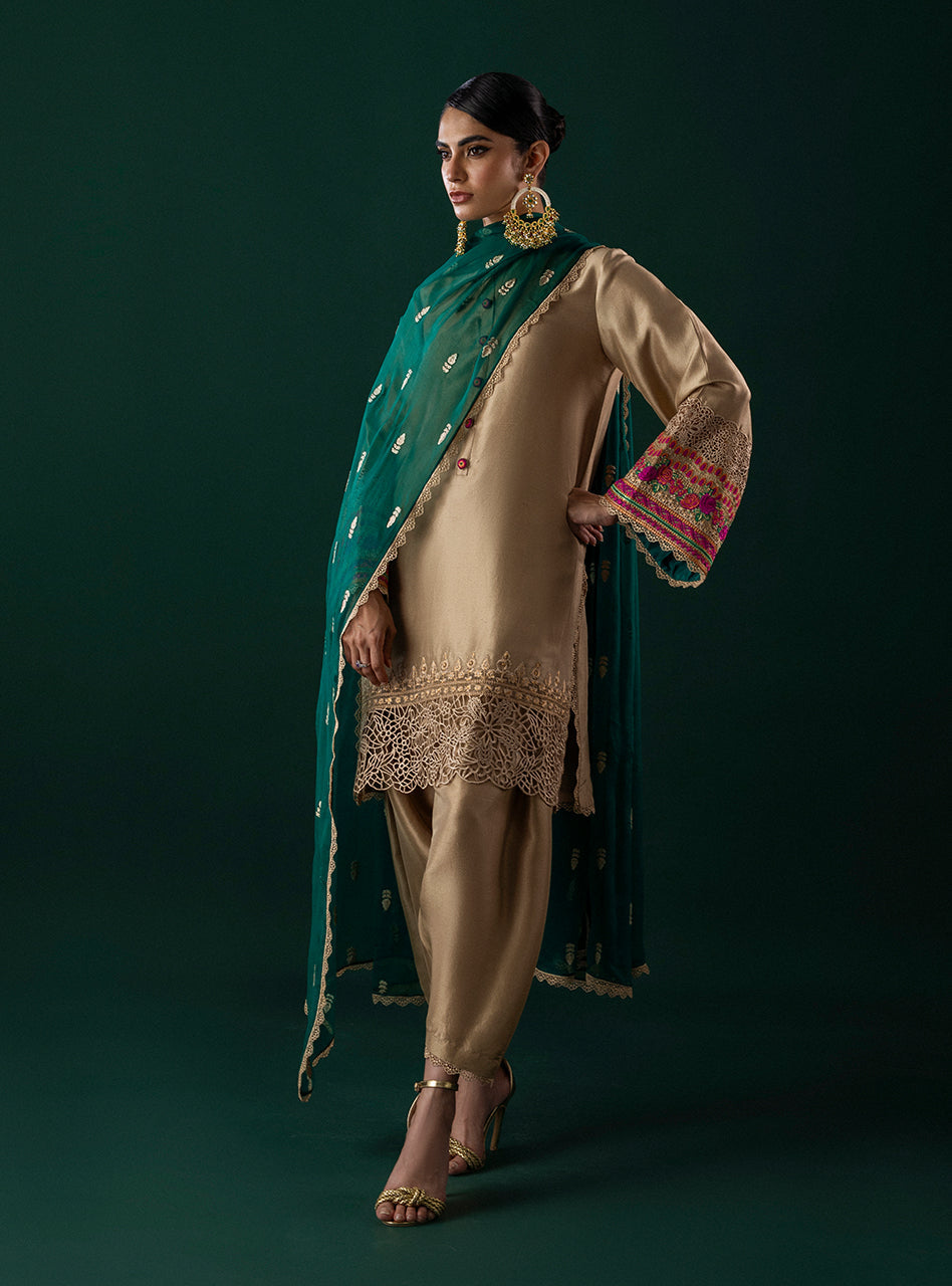 Zainab Chottani | Luxury Pret | ROHA by Zainab Chottani - Designer Dress - Type: Ladies Clothes - Available at Libayah - 100% Original