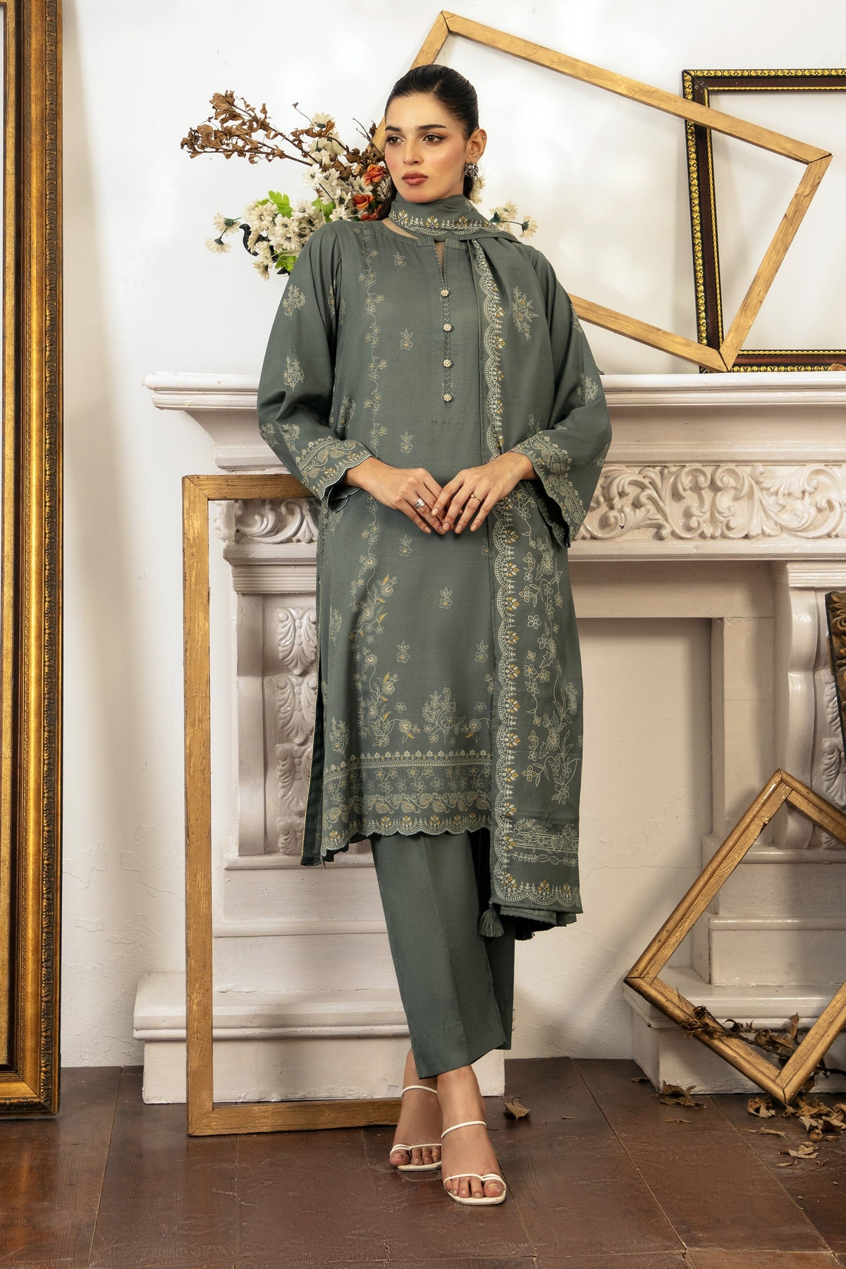 0259-C – authentic Pakistani dress from the LSM Winter Marina 25 collection for women in the UK