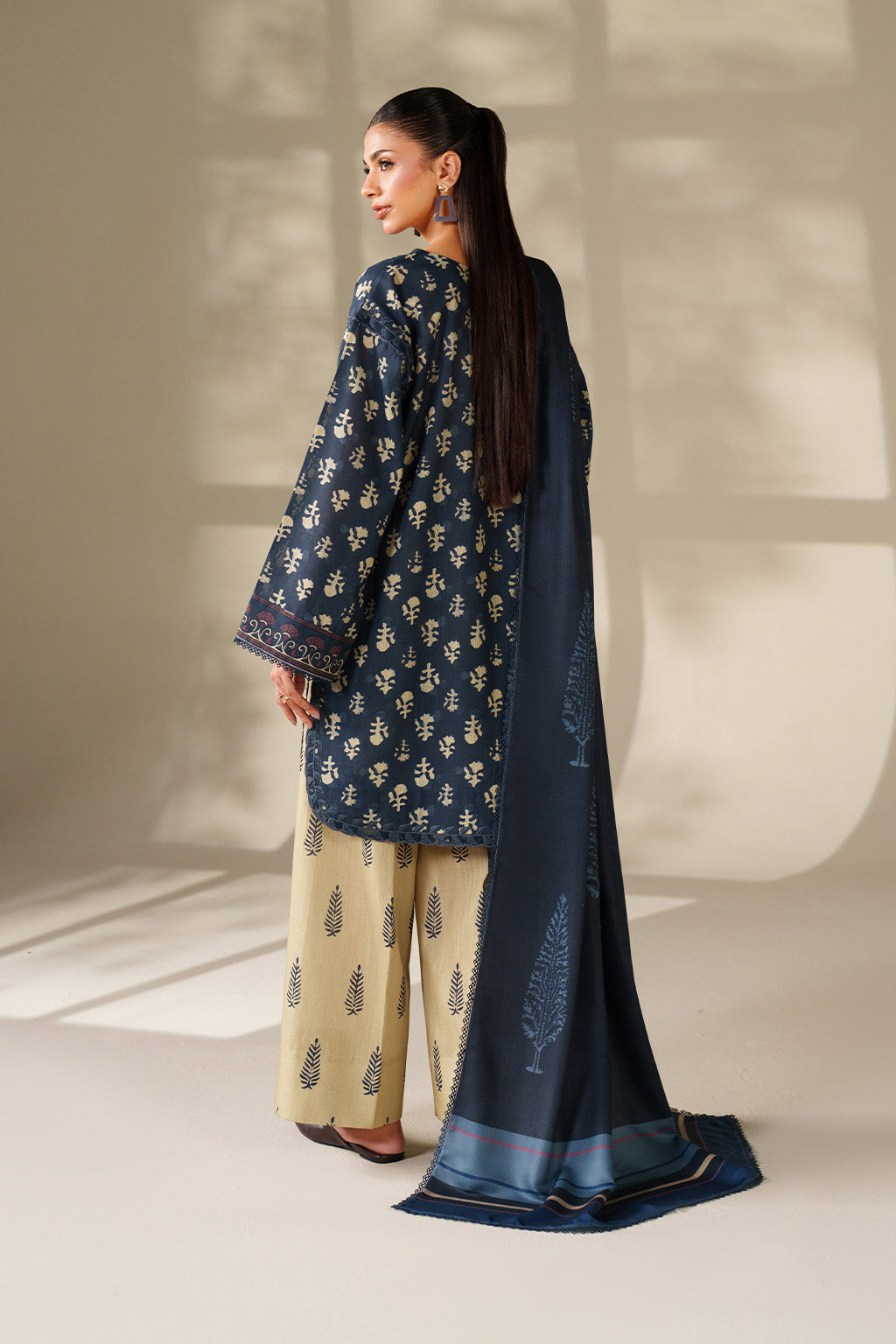 Iznik | Winter Chapter 25 | UE-560 Printed Khaddar by Iznik - Designer Dress - Type : Ladies Clothes - Available at Libayah - 100% Original 