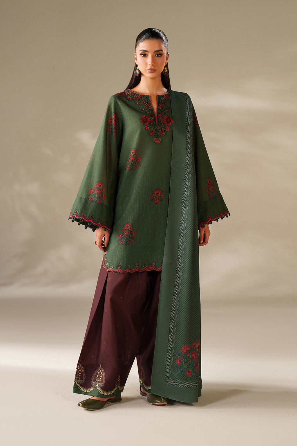 Iznik | Winter Chapter 25 | UE-561 Printed Khaddar by Iznik - Designer Dress - Type : Ladies Clothes - Available at Libayah - 100% Original 
