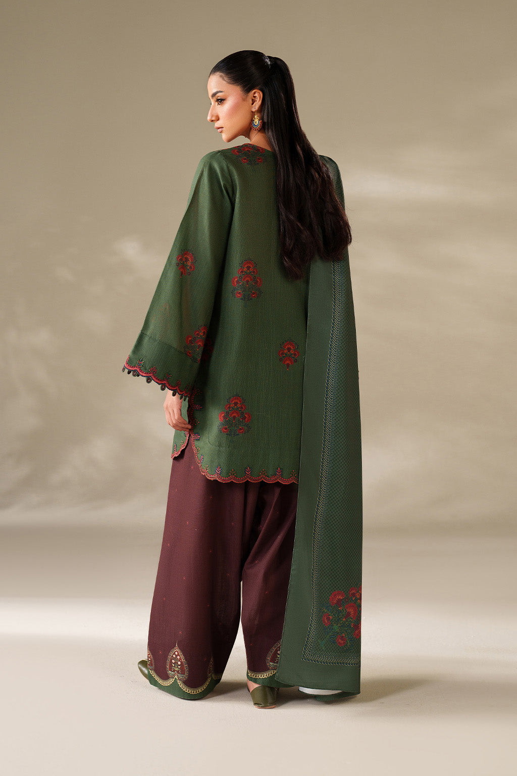 Iznik | Winter Chapter 25 | UE-561 Printed Khaddar by Iznik - Designer Dress - Type : Ladies Clothes - Available at Libayah - 100% Original 