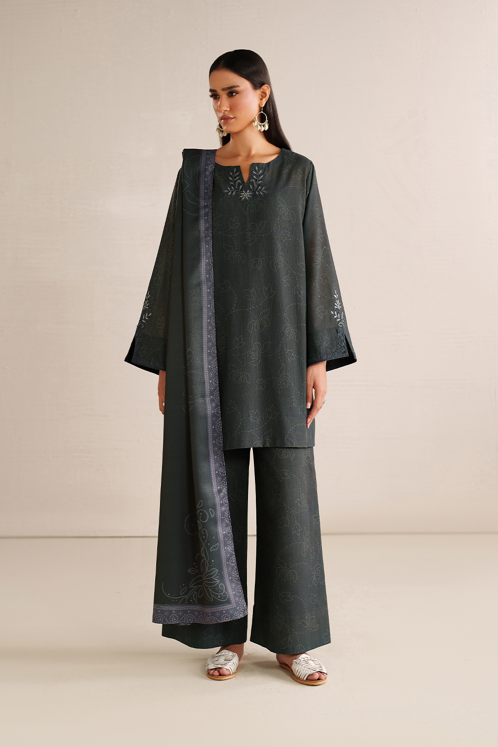 Iznik | Winter Chapter 25 | UE-572 Printed Khaddar by Iznik - Designer Dress - Type : Ladies Clothes - Available at Libayah - 100% Original 