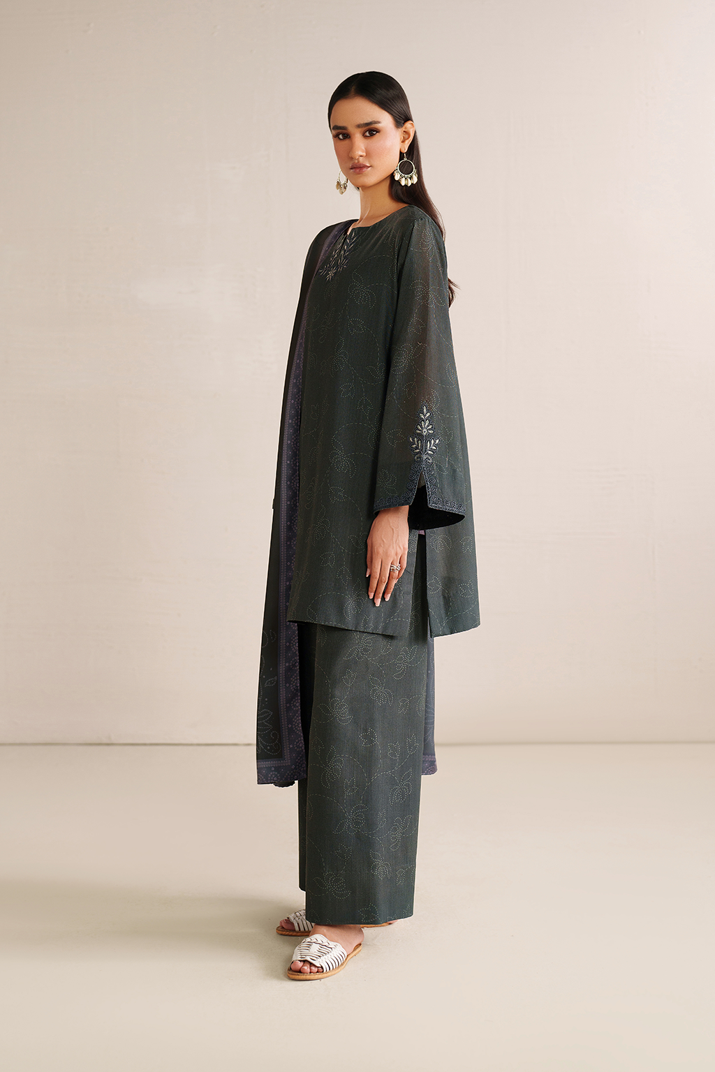 Iznik | Winter Chapter 25 | UE-572 Printed Khaddar by Iznik - Designer Dress - Type : Ladies Clothes - Available at Libayah - 100% Original 