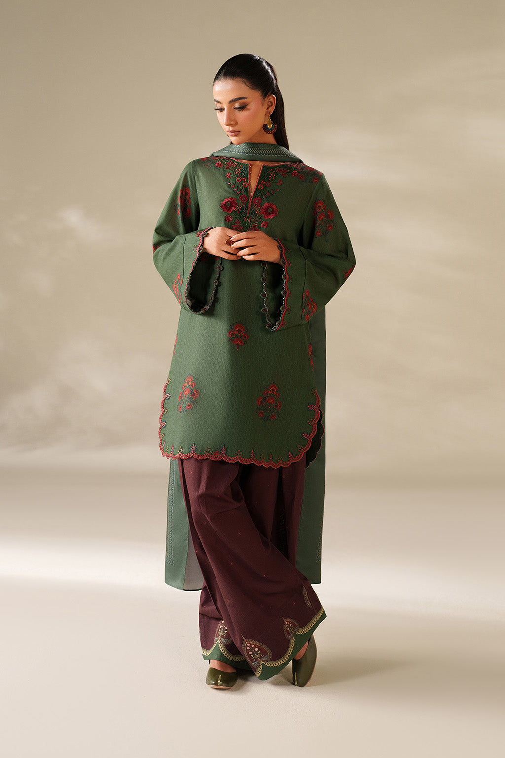 Iznik | Winter Chapter 25 | UE-561 Printed Khaddar by Iznik - Designer Dress - Type : Ladies Clothes - Available at Libayah - 100% Original 