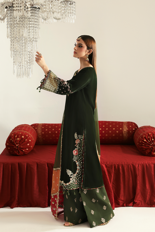 AARISH – authentic Pakistani formal dress from the Emaan Adeel Zarposh Velvet 25 collection for women in the UK.
