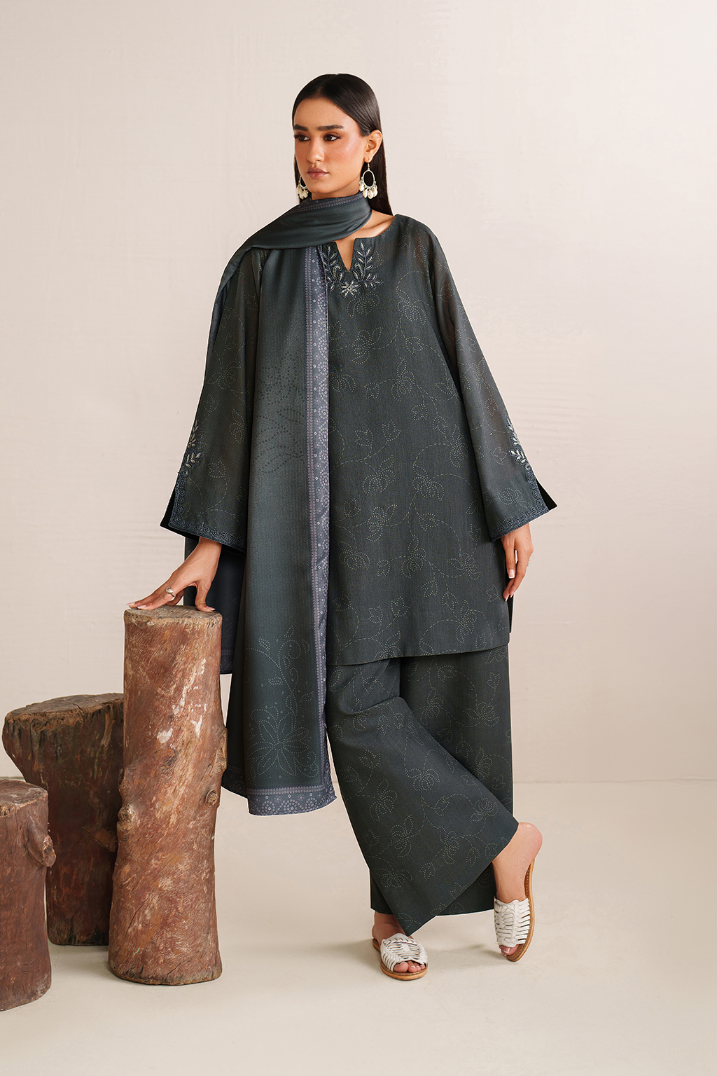 Iznik | Winter Chapter 25 | UE-572 Printed Khaddar by Iznik - Designer Dress - Type : Ladies Clothes - Available at Libayah - 100% Original 