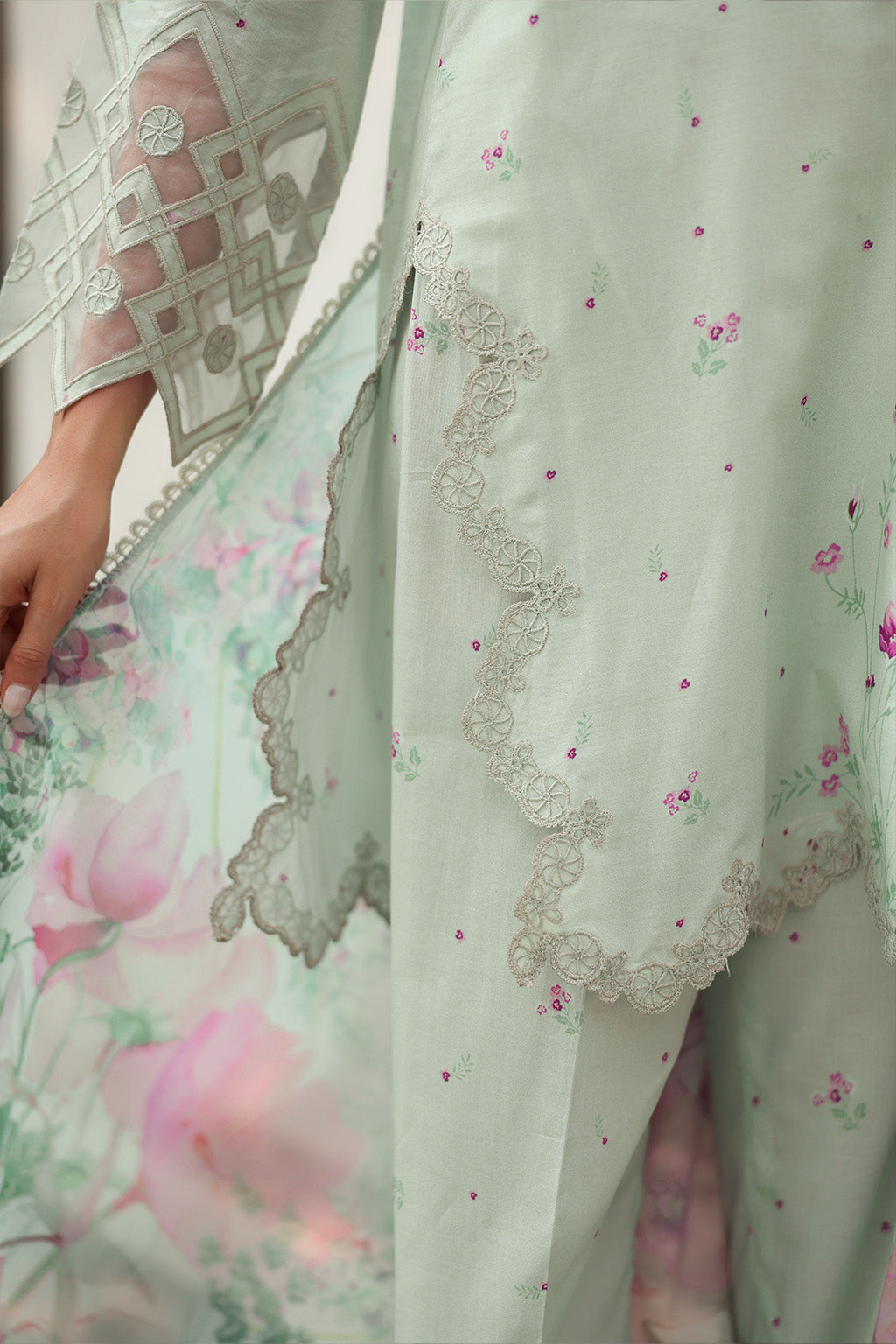 Iznik | lawn 26 | UE-500 by Iznik - Designer Dress  - Type : Ladies Clothes - Available at Libayah - 100% Original 