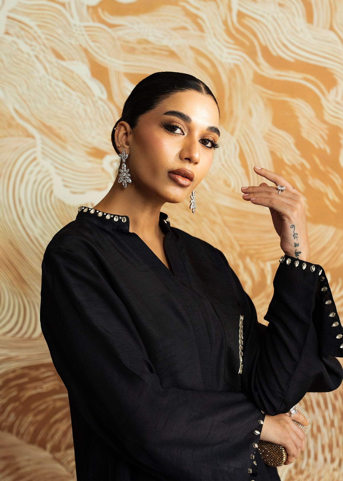 Mahgul | Whispers of Silk | Black Diamond