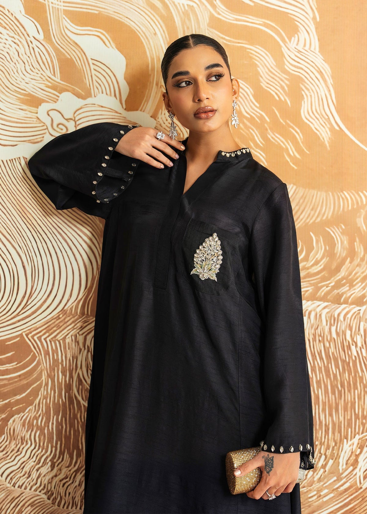 Mahgul | Whispers of Silk | Black Diamond