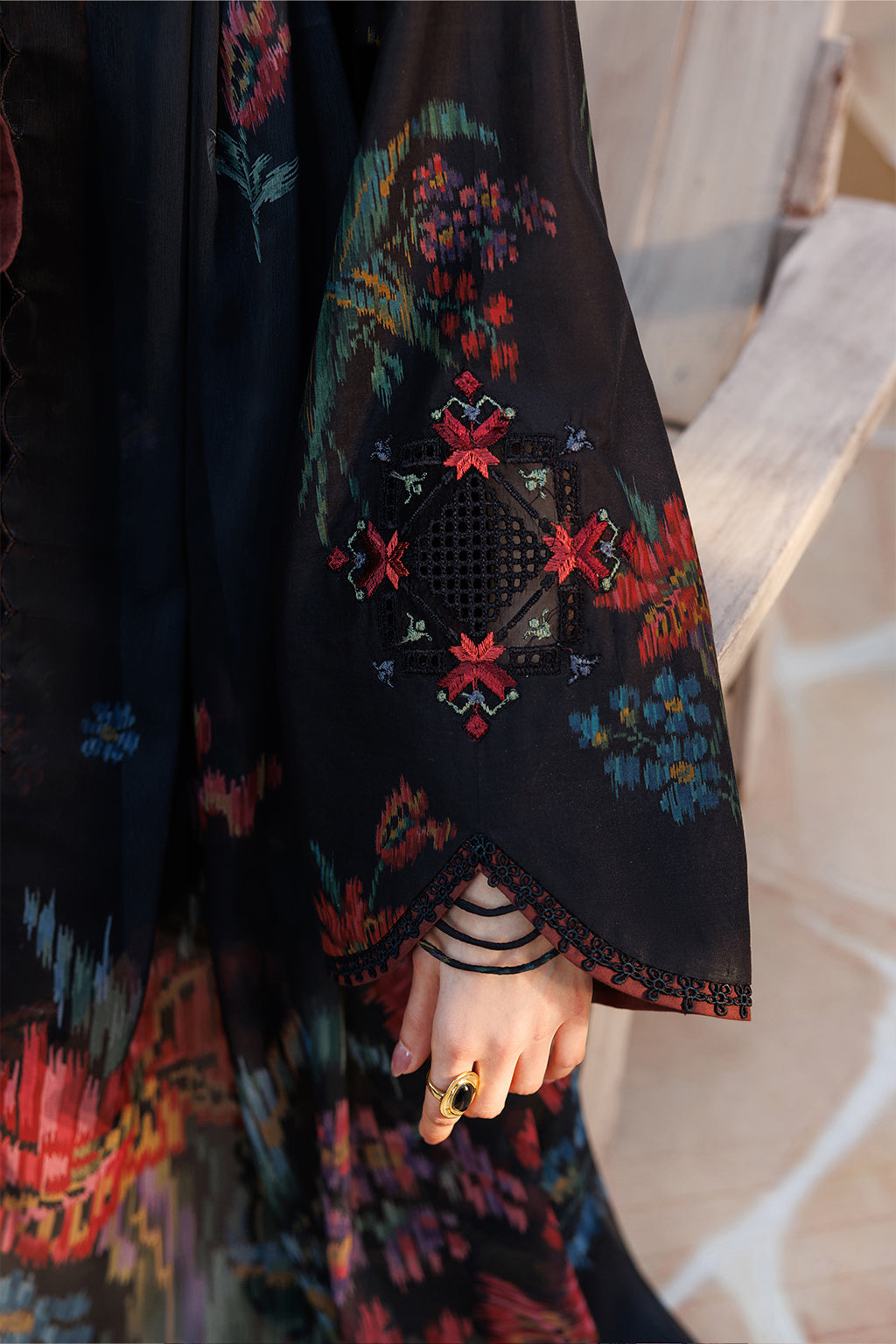 Iznik | Printed Lawn 26 | UE-663 Printed Lawn by Iznik - Designer Dress  - Type : Ladies Clothes - Available at Libayah - 100% Original 