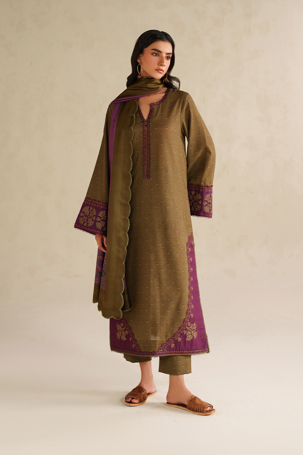 Iznik | Winter Chapter 25 | UE-573 Printed Khaddar by Iznik - Designer Dress - Type : Ladies Clothes - Available at Libayah - 100% Original 