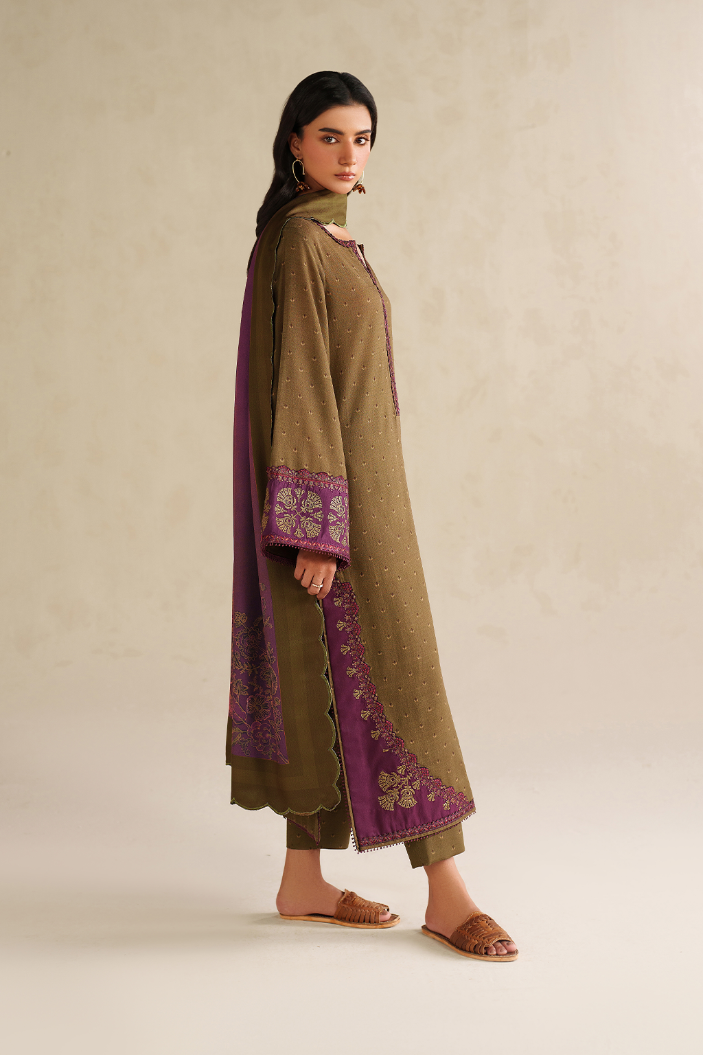 Iznik | Winter Chapter 25 | UE-573 Printed Khaddar by Iznik - Designer Dress - Type : Ladies Clothes - Available at Libayah - 100% Original 
