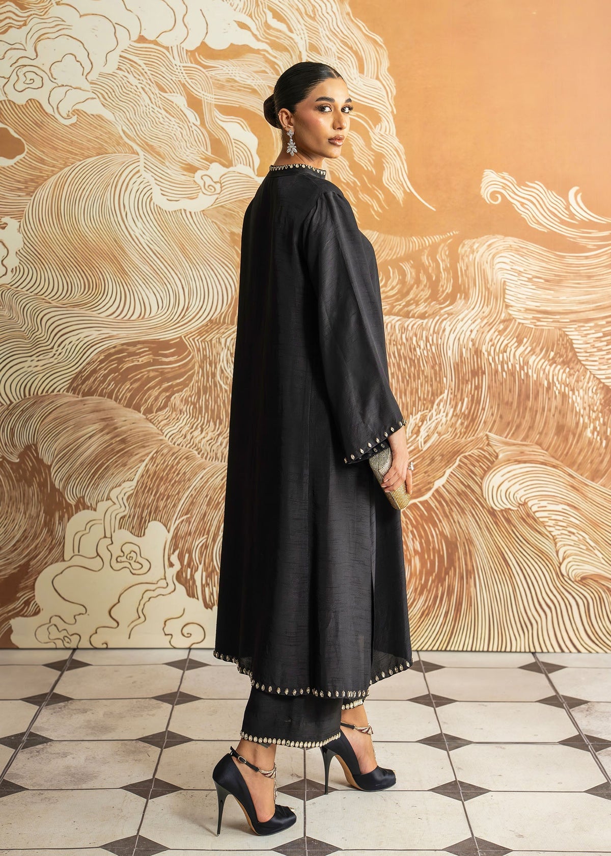 Mahgul | Whispers of Silk | Black Diamond