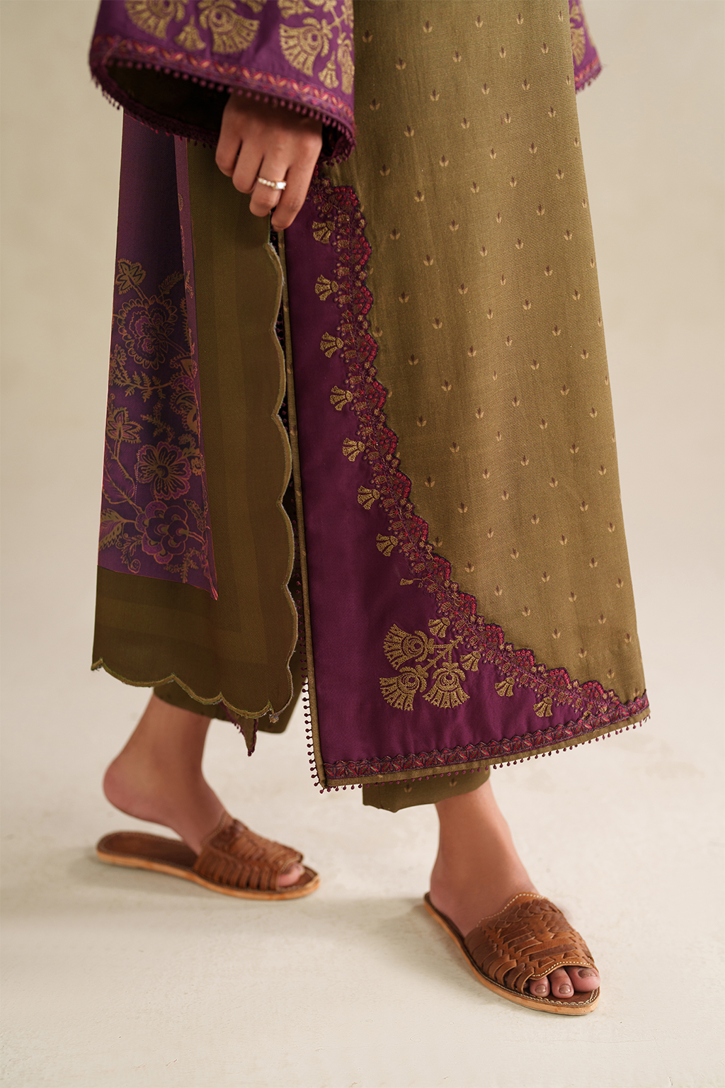 Iznik | Winter Chapter 25 | UE-573 Printed Khaddar by Iznik - Designer Dress - Type : Ladies Clothes - Available at Libayah - 100% Original 