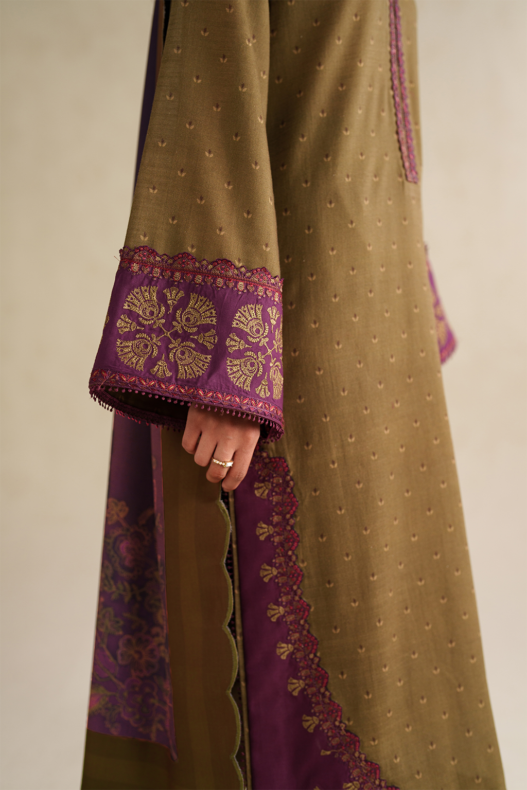 Iznik | Winter Chapter 25 | UE-573 Printed Khaddar by Iznik - Designer Dress - Type : Ladies Clothes - Available at Libayah - 100% Original 