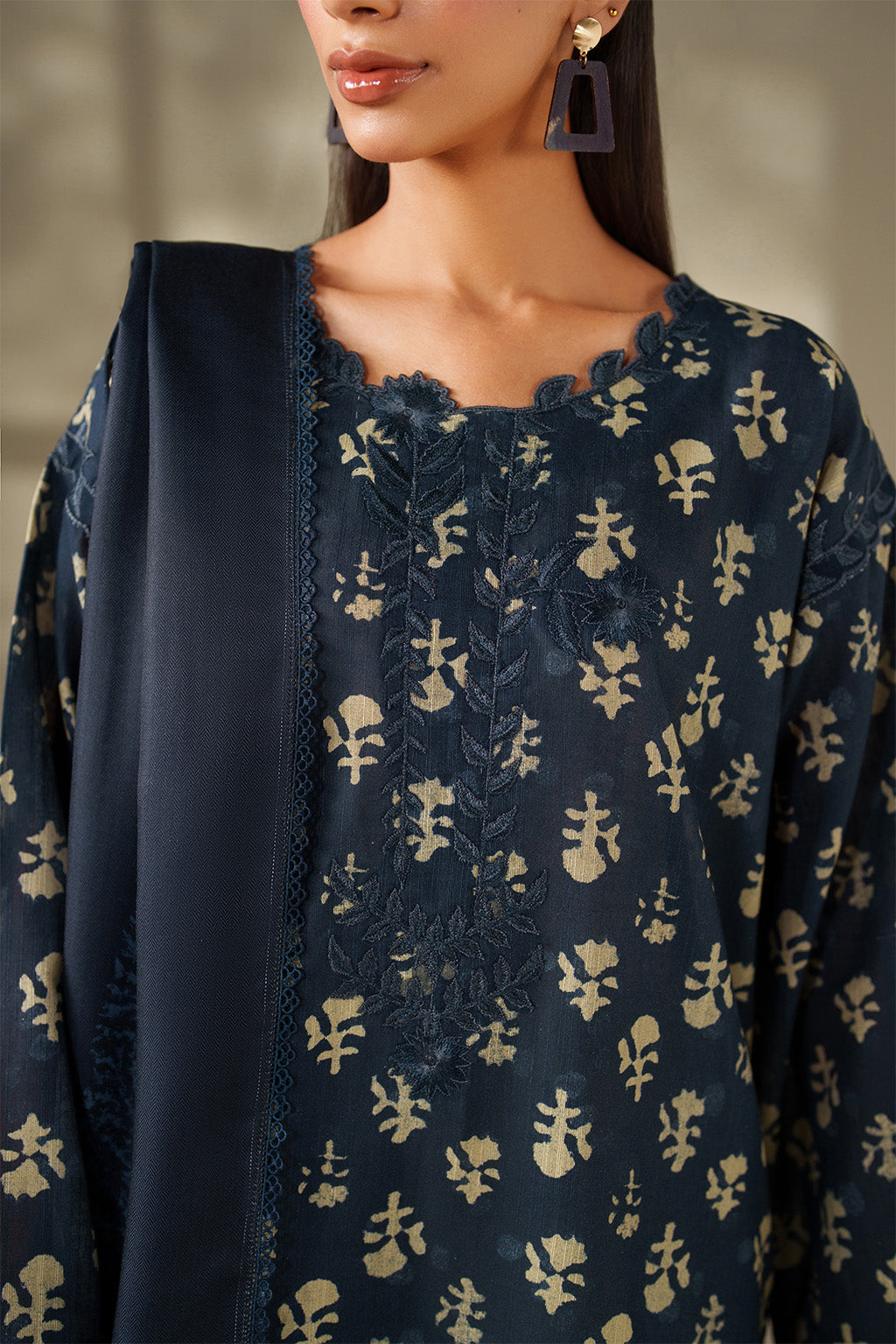 Iznik | Winter Chapter 25 | UE-560 Printed Khaddar by Iznik - Designer Dress - Type : Ladies Clothes - Available at Libayah - 100% Original 