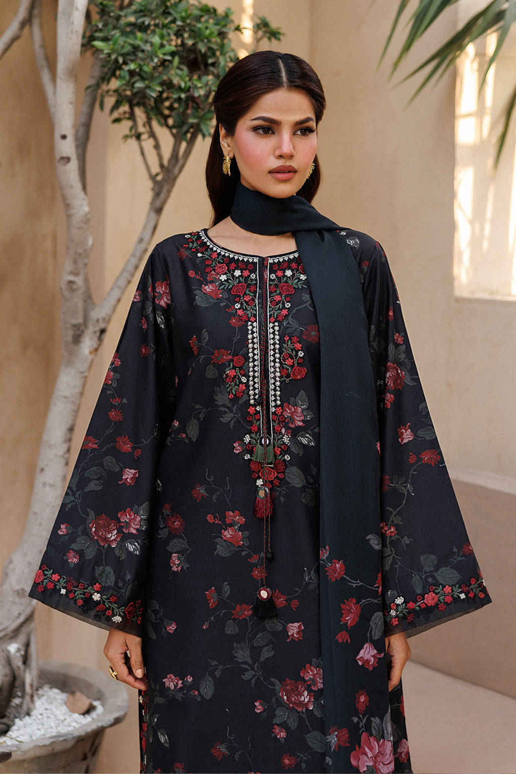 Iznik | Printed Lawn 26 | UE-662 Printed Lawn by Iznik - Designer Dress  - Type : Ladies Clothes - Available at Libayah - 100% Original 