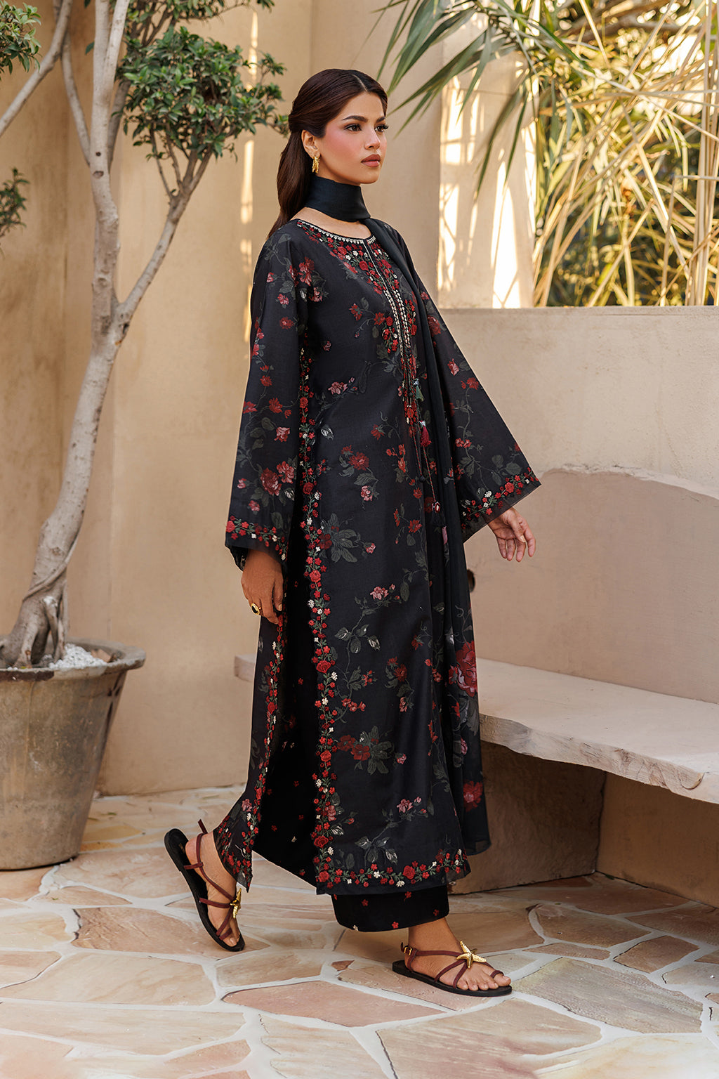 Iznik | Printed Lawn 26 | UE-662 Printed Lawn by Iznik - Designer Dress  - Type : Ladies Clothes - Available at Libayah - 100% Original 