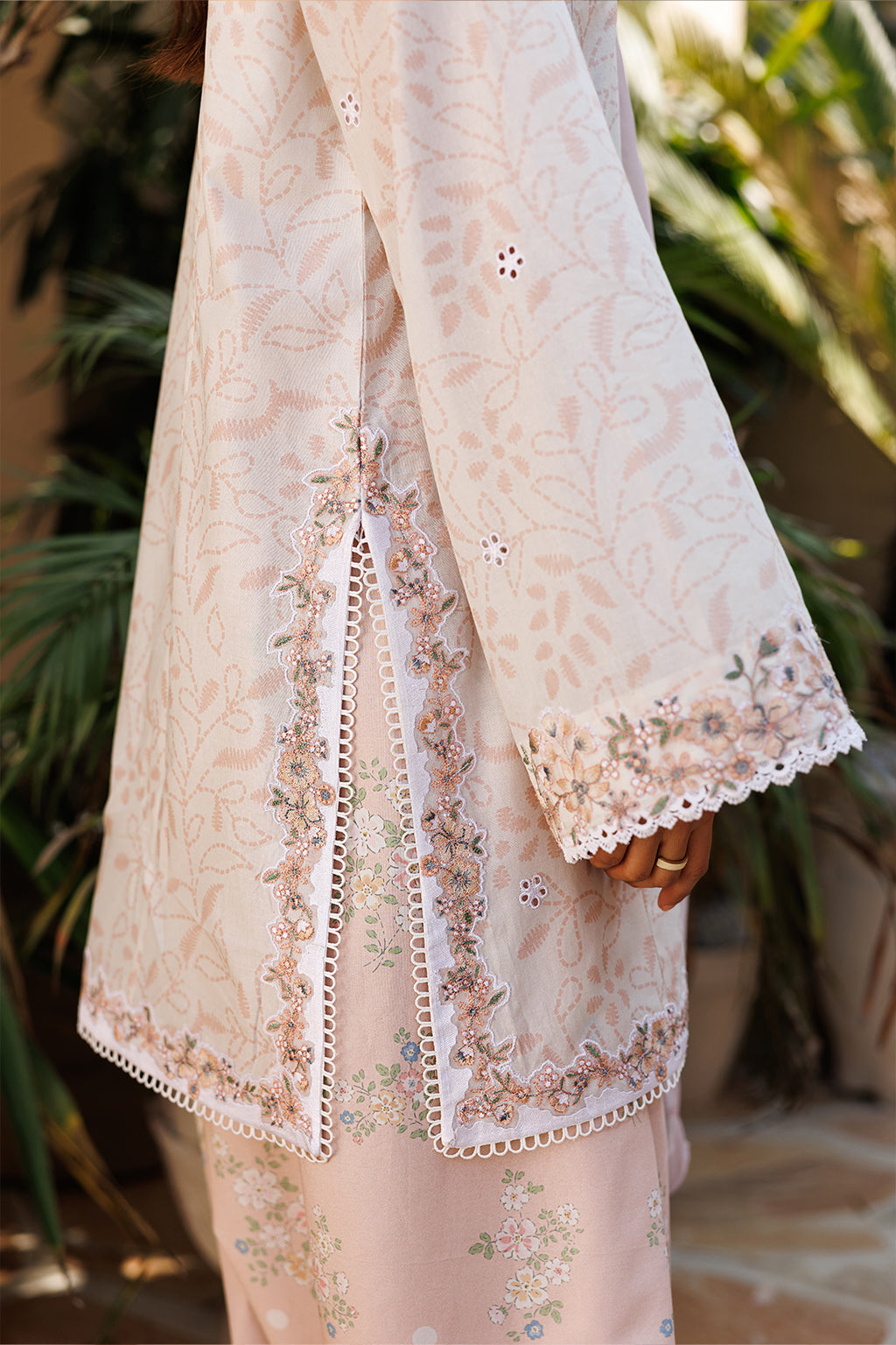 Iznik | Printed Lawn 26 | UE-670 Printed Lawn by Iznik - Designer Dress  - Type : Ladies Clothes - Available at Libayah - 100% Original 