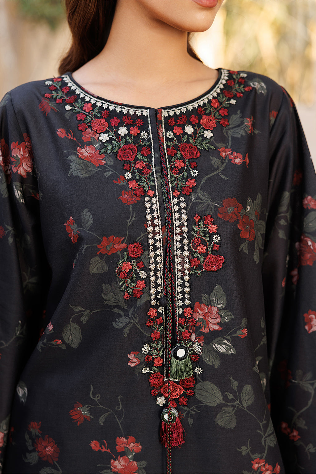 Iznik | Printed Lawn 26 | UE-662 Printed Lawn by Iznik - Designer Dress  - Type : Ladies Clothes - Available at Libayah - 100% Original 
