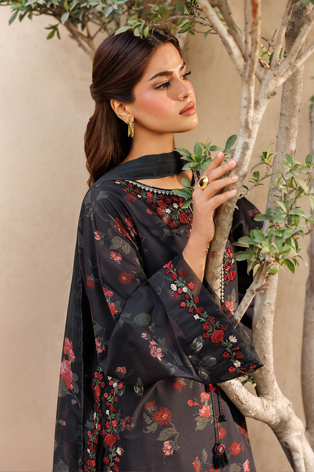 Iznik | Printed Lawn 26 | UE-662 Printed Lawn by Iznik - Designer Dress  - Type : Ladies Clothes - Available at Libayah - 100% Original 