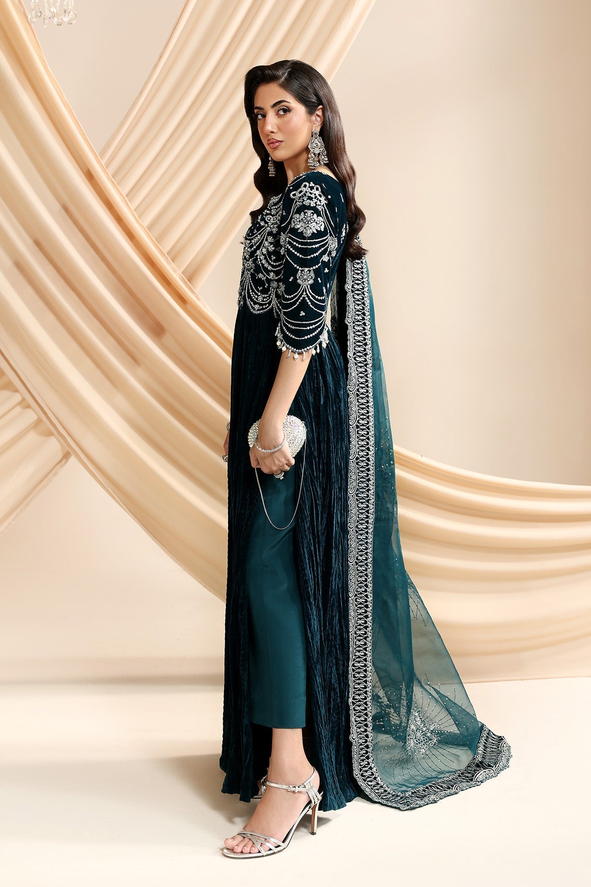 AF-VLT-2214-Mystique – authentic Pakistani formal dress from the Alizeh Lamour 25 collection for women in the UK.
