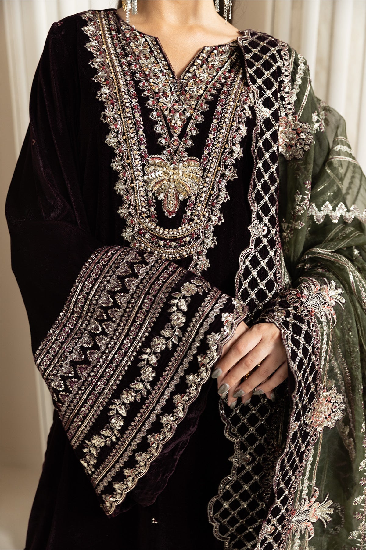 AF-VLT-2213-Vanya – authentic Pakistani formal dress from the Alizeh Lamour 25 collection for women in the UK.