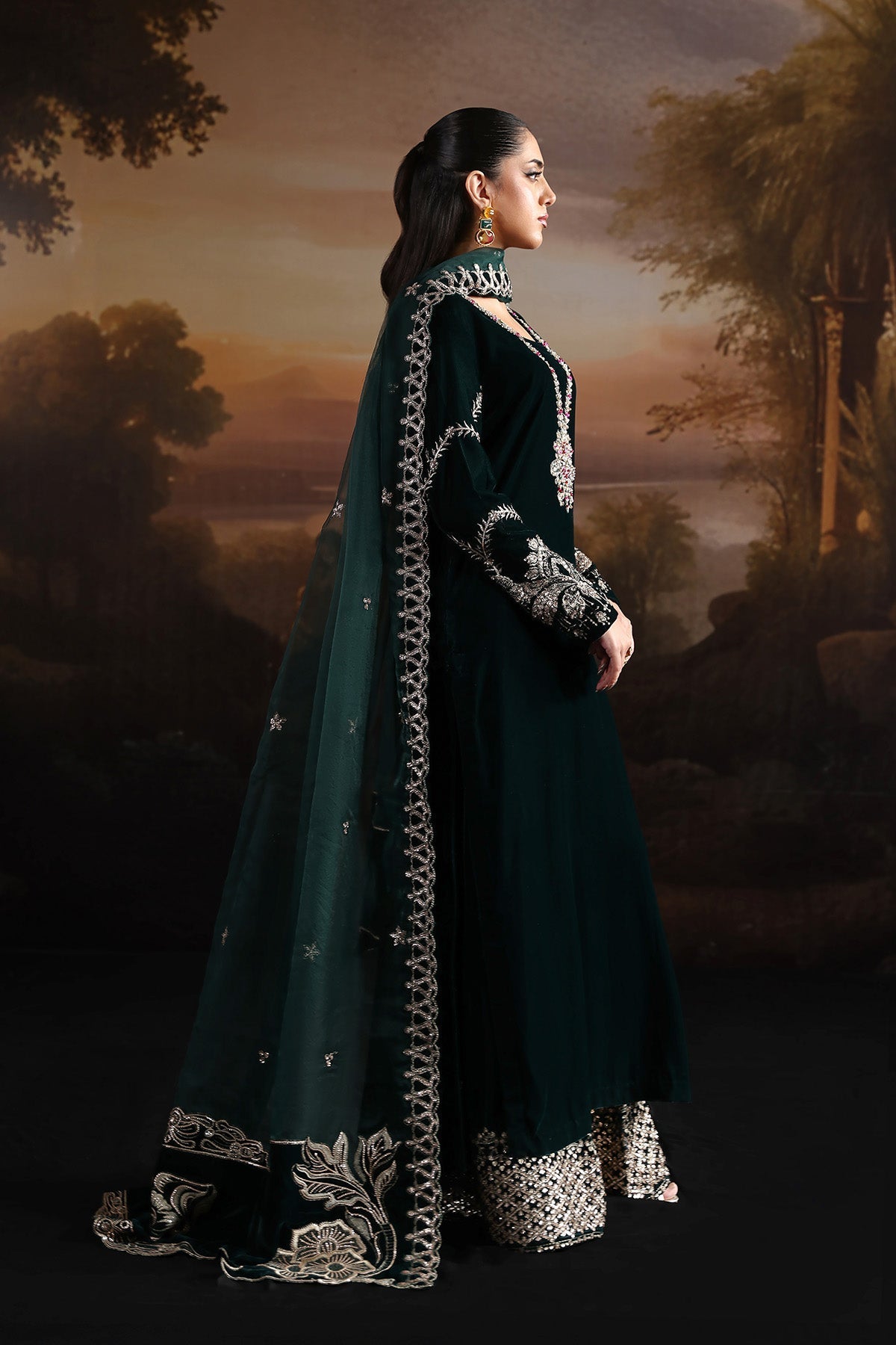 AF-VLT-2210-Vinni – authentic Pakistani formal dress from the Alizeh Lamour 25 collection for women in the UK.
