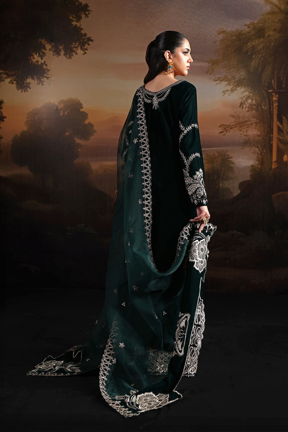 AF-VLT-2210-Vinni – authentic Pakistani formal dress from the Alizeh Lamour 25 collection for women in the UK.