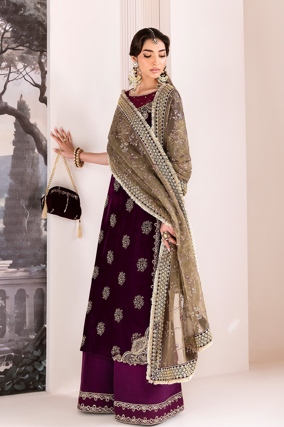 Alizeh | Makhmal Luxury Velvet Edit | Zarlish by Alizeh - Designer Dress  - Type : Ladies Clothes - Available at Libayah - 100% Original 