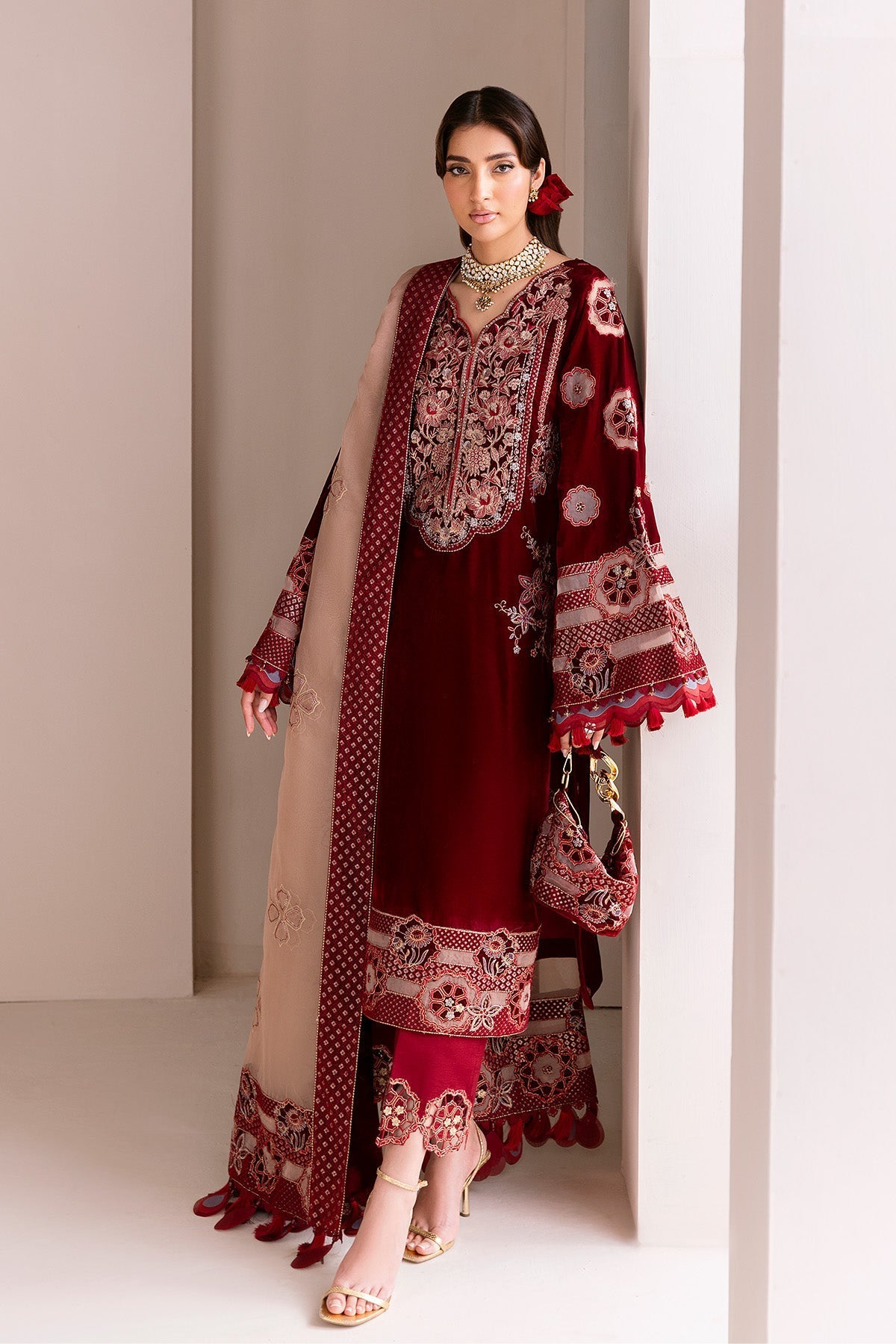 Alizeh | Makhmal Luxury Velvet Edit | Velzari by Alizeh - Designer Dress  - Type : Ladies Clothes - Available at Libayah - 100% Original 