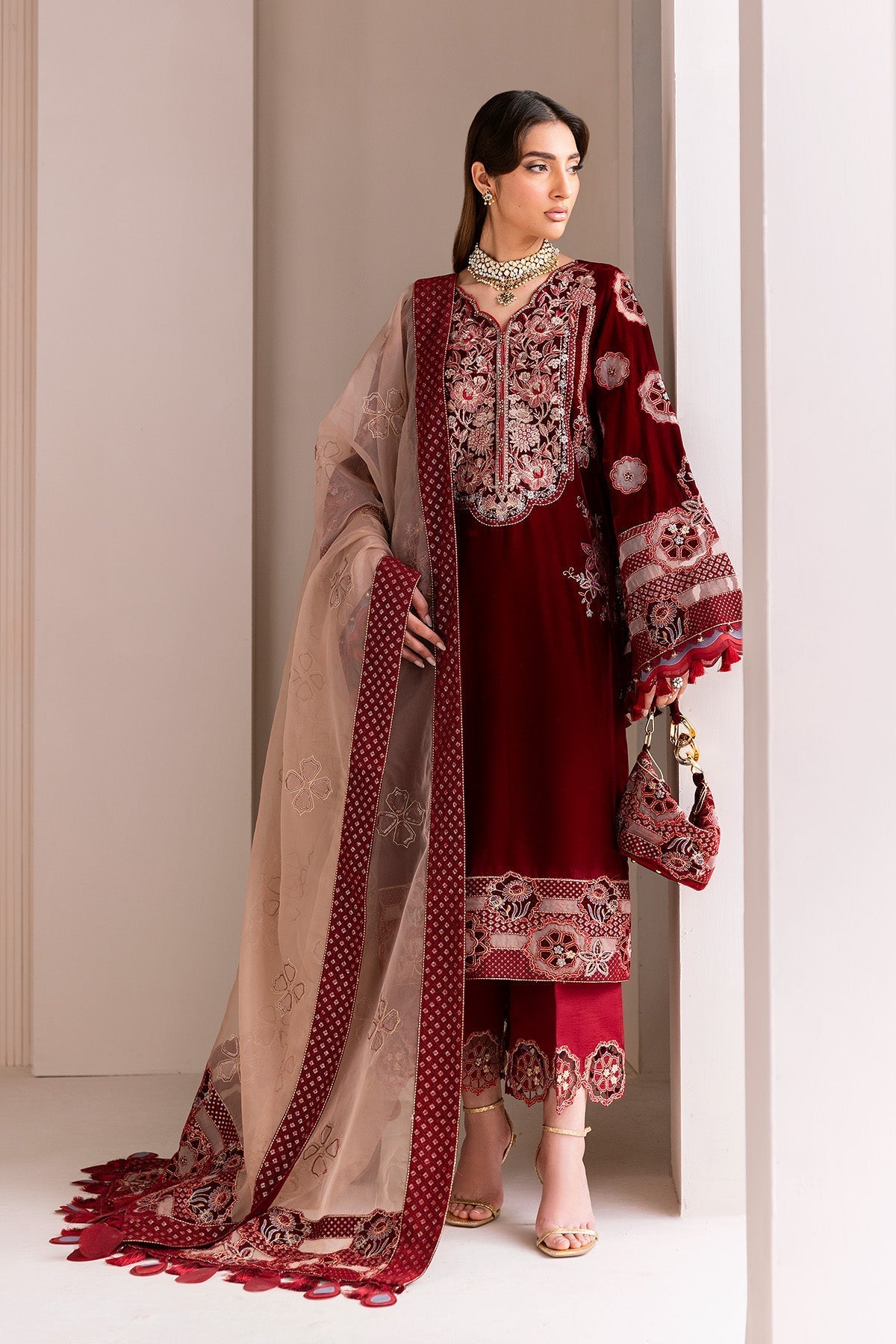 Alizeh | Makhmal Luxury Velvet Edit | Velzari by Alizeh - Designer Dress  - Type : Ladies Clothes - Available at Libayah - 100% Original 
