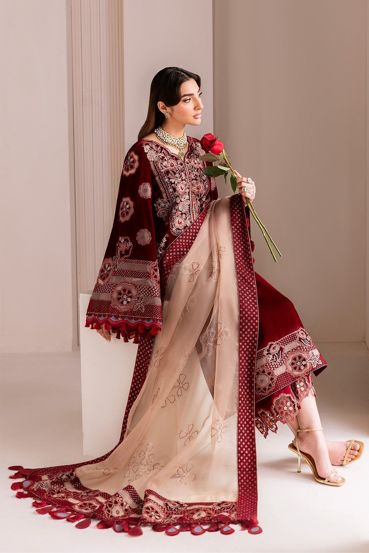 Alizeh | Makhmal Luxury Velvet Edit | Velzari by Alizeh - Designer Dress  - Type : Ladies Clothes - Available at Libayah - 100% Original 