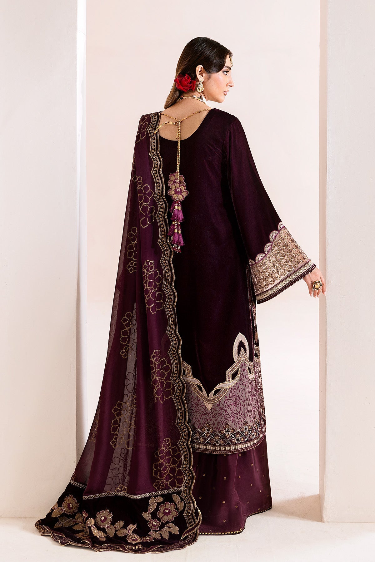 Alizeh | Makhmal Luxury Velvet Edit | Mehree by Alizeh - Designer Dress  - Type : Ladies Clothes - Available at Libayah - 100% Original 
