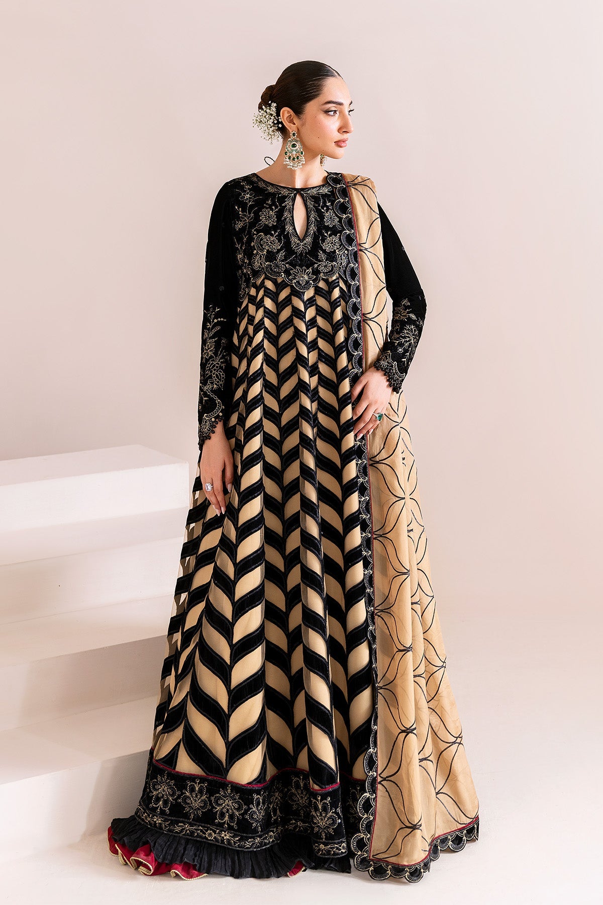 Alizeh | Makhmal Luxury Velvet Edit | Noor Jahan by Alizeh - Designer Dress  - Type : Ladies Clothes - Available at Libayah - 100% Original 