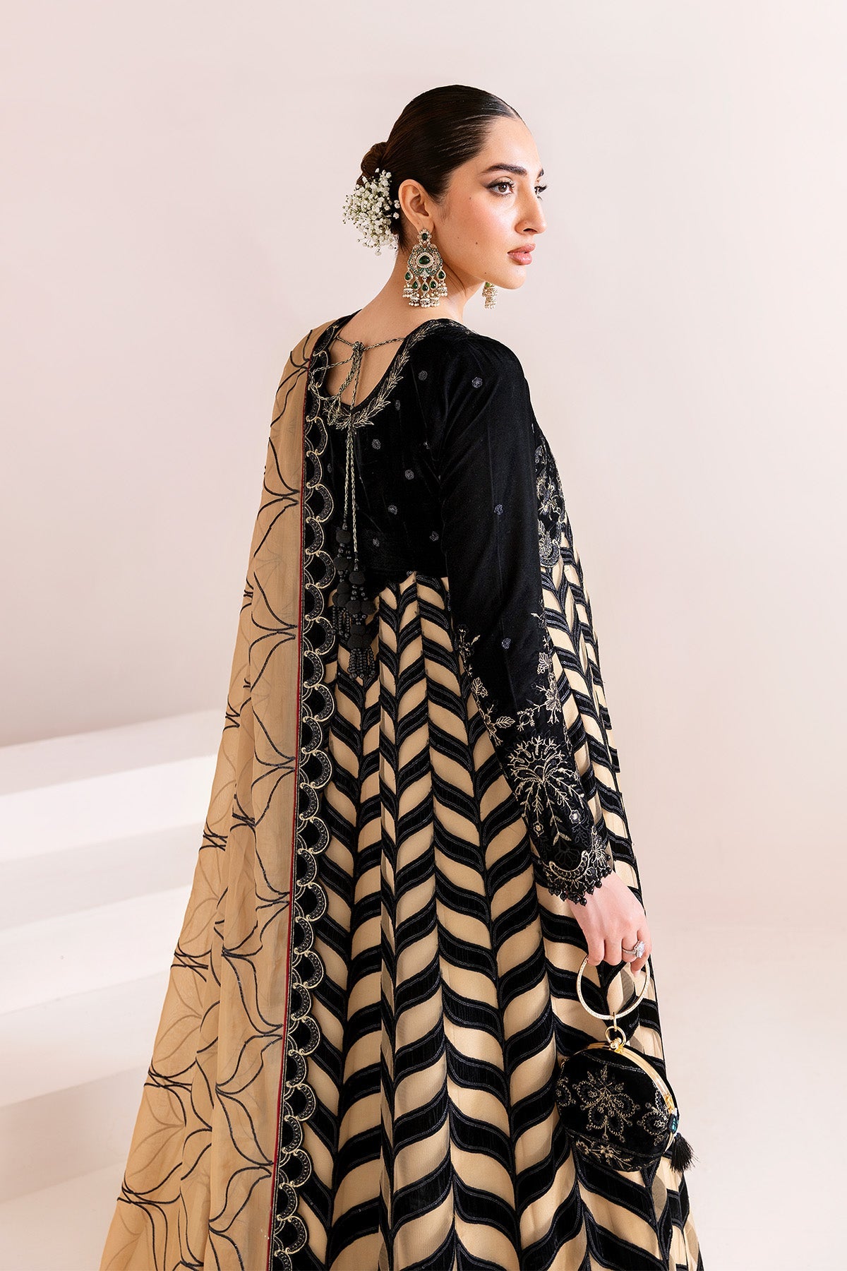 Alizeh | Makhmal Luxury Velvet Edit | Noor Jahan by Alizeh - Designer Dress  - Type : Ladies Clothes - Available at Libayah - 100% Original 