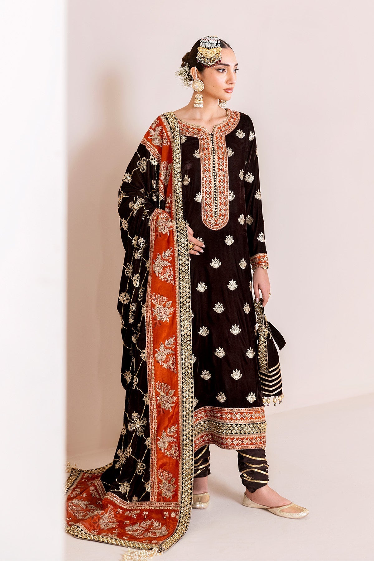 Alizeh | Makhmal Luxury Velvet Edit |Sabaat by Alizeh - Designer Dress  - Type : Ladies Clothes - Available at Libayah - 100% Original 