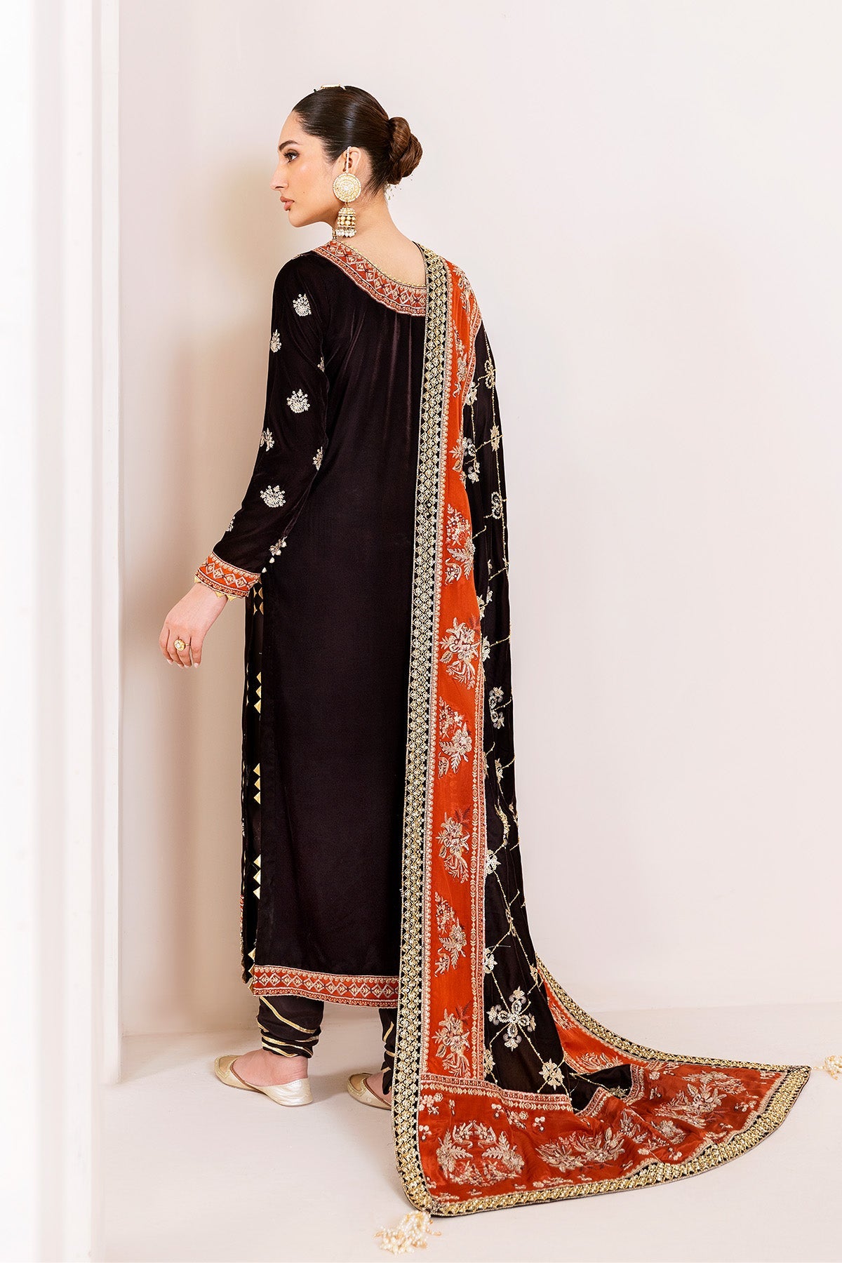 Alizeh | Makhmal Luxury Velvet Edit |Sabaat by Alizeh - Designer Dress  - Type : Ladies Clothes - Available at Libayah - 100% Original 