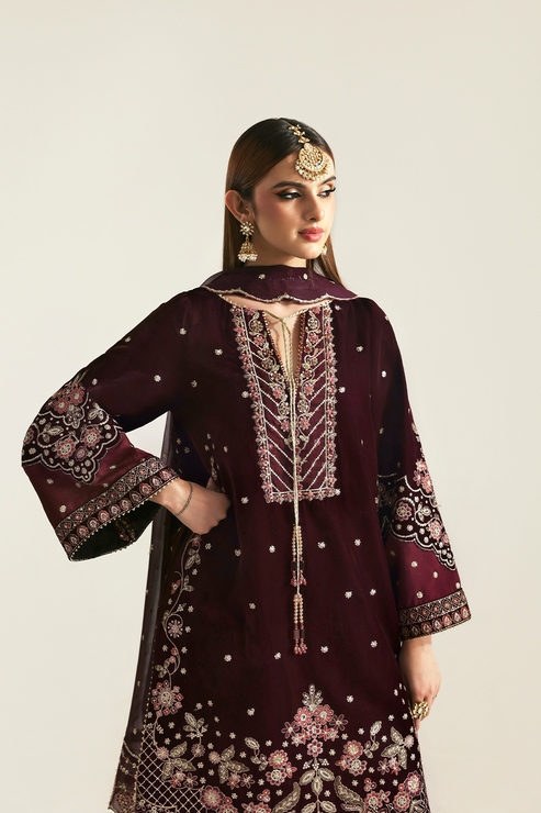 KANWAL – authentic Pakistani formal dress from the Emaan Adeel Zarposh Velvet 25 collection for women in the UK.