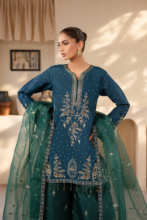 Emaan Adeel | Noore Festive Formals | LAVEEN by Emaan Adeel - Designer Dress - Type: Ladies Clothes - Available at Libayah - 100% Original
