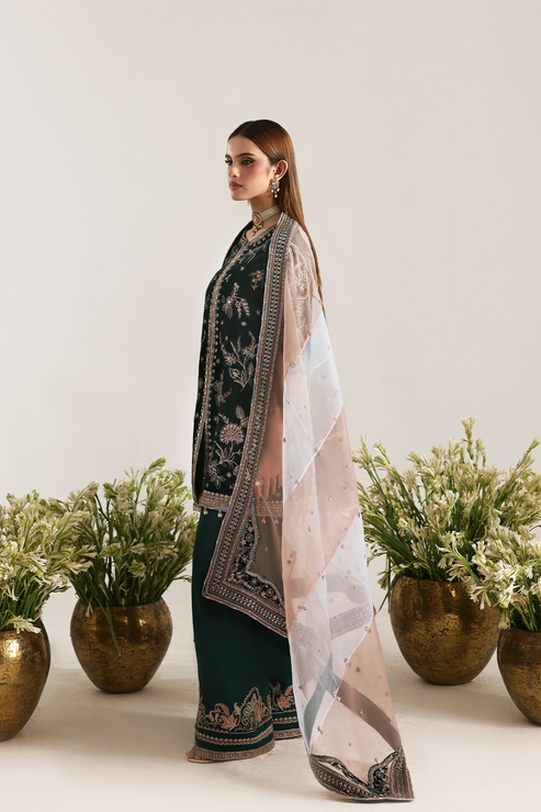 MEHRUUNISA – authentic Pakistani formal dress from the Emaan Adeel Zarposh Velvet 25 collection for women in the UK.