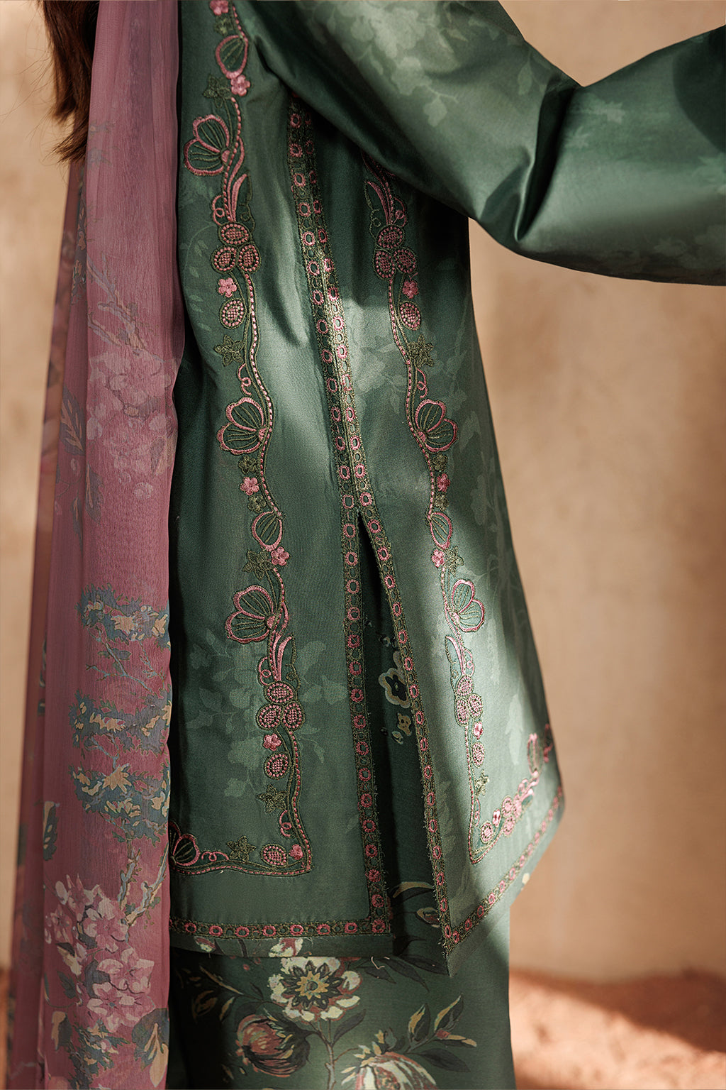 Iznik | Printed Lawn 26 | UE-668 Printed Lawn by Iznik - Designer Dress  - Type : Ladies Clothes - Available at Libayah - 100% Original 